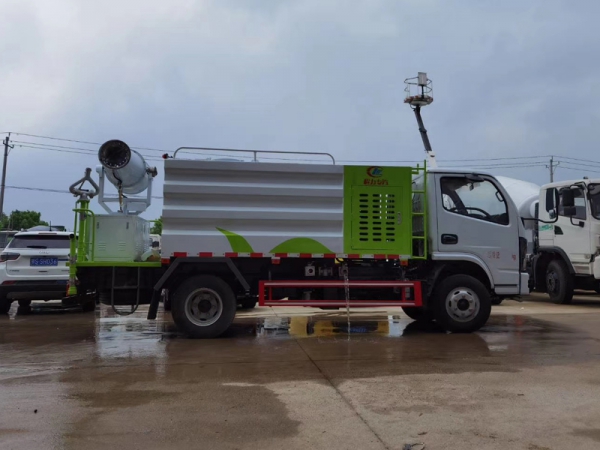 藍(lán)牌小多利卡防疫消毒灑水車(chē)