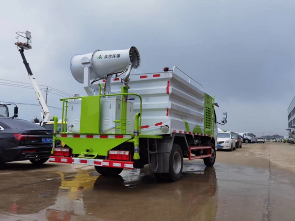 藍(lán)牌小多利卡防疫消毒灑水車(chē)