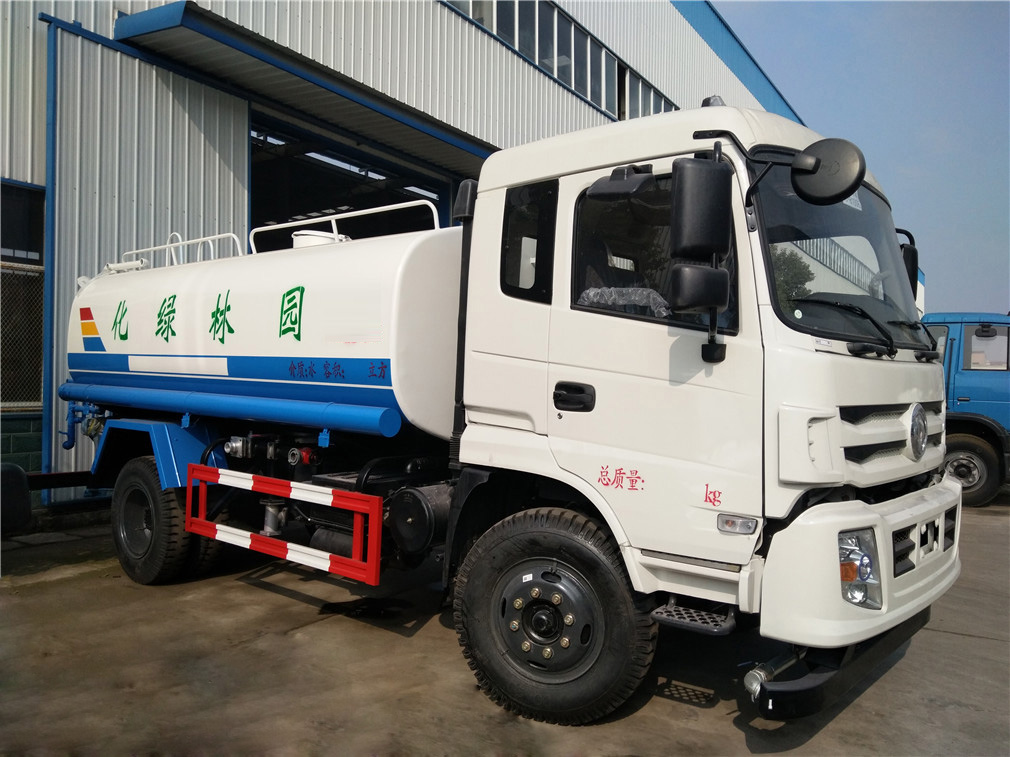 東風(fēng)專底灑水車(12方)
