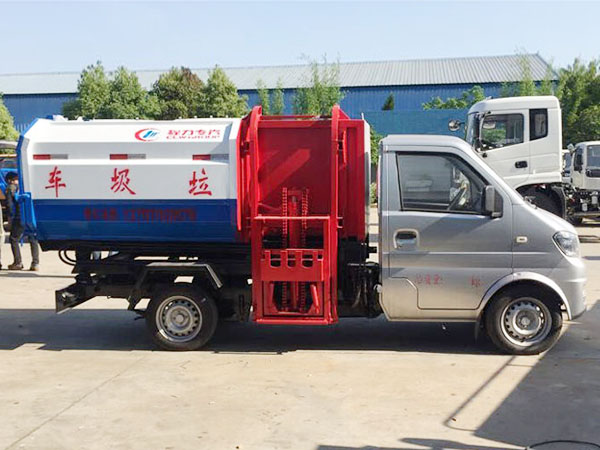 東風(fēng)小康掛桶式垃圾車(chē)