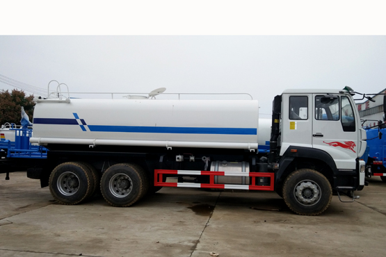 重汽18噸后雙橋灑水車
