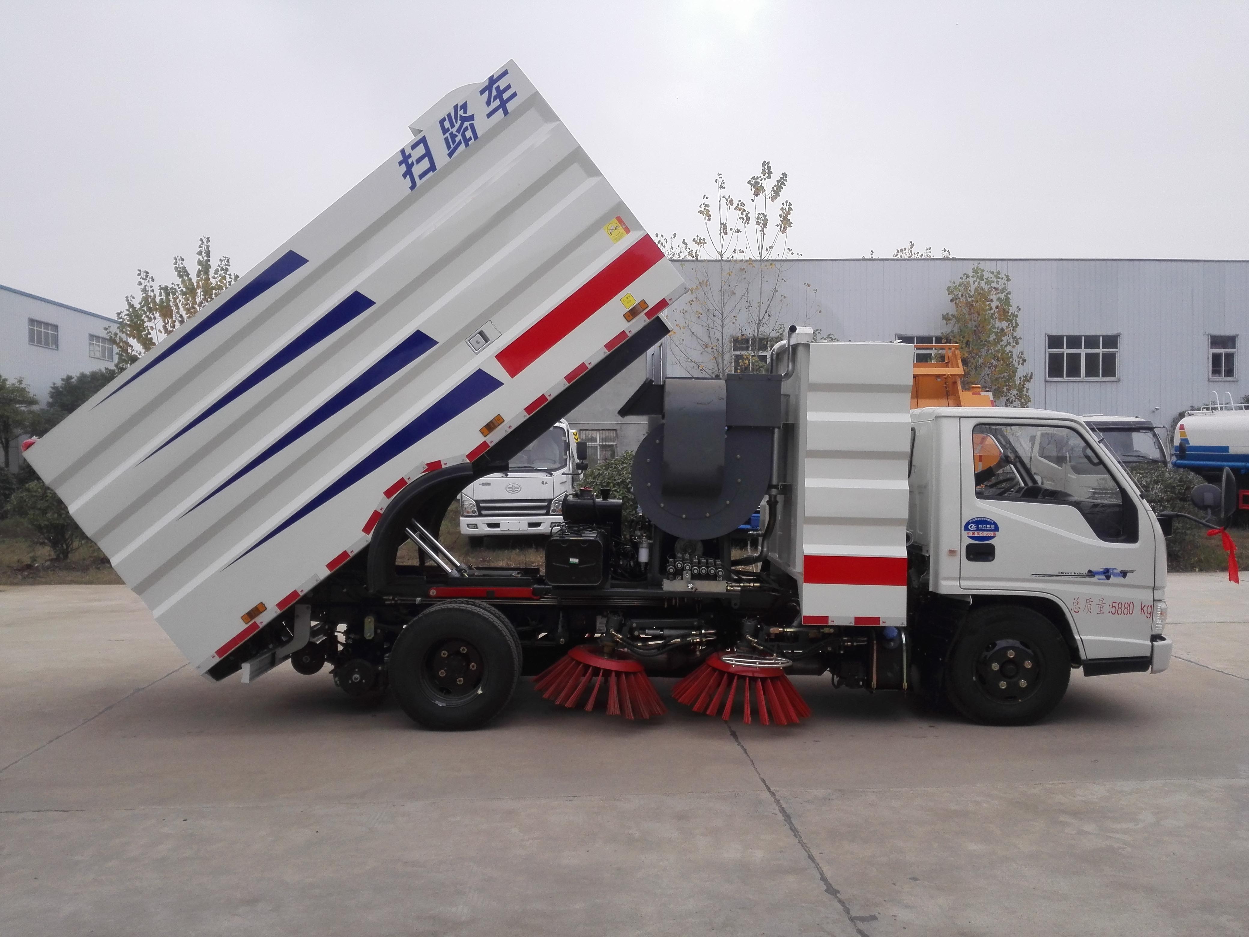 江鈴掃路車(1.5方水罐,4方塵罐)