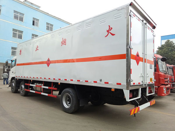 天錦8.6米(14.8噸)液體廂式車