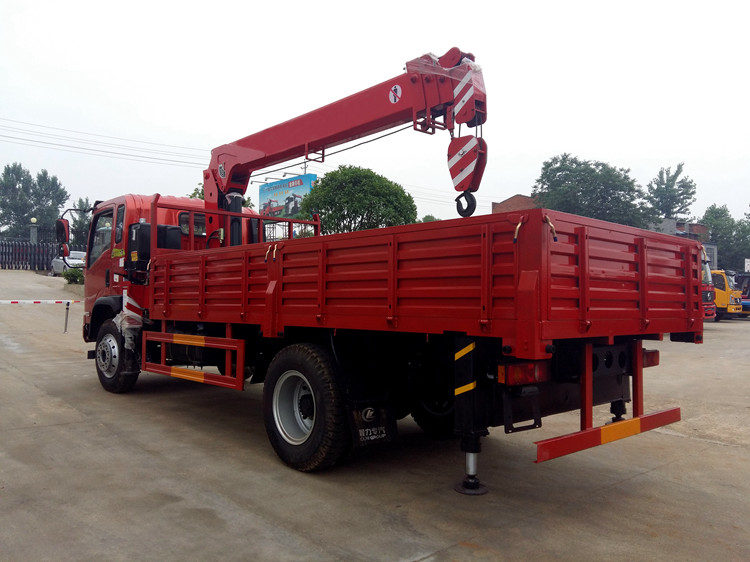 大運隨車吊黃牌6.3噸