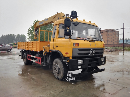 東風(fēng)153單橋6.3噸隨車吊