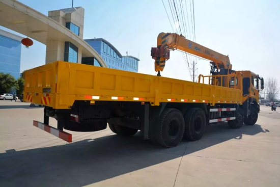 東風(fēng)T5前四后八16噸隨車吊現(xiàn)車