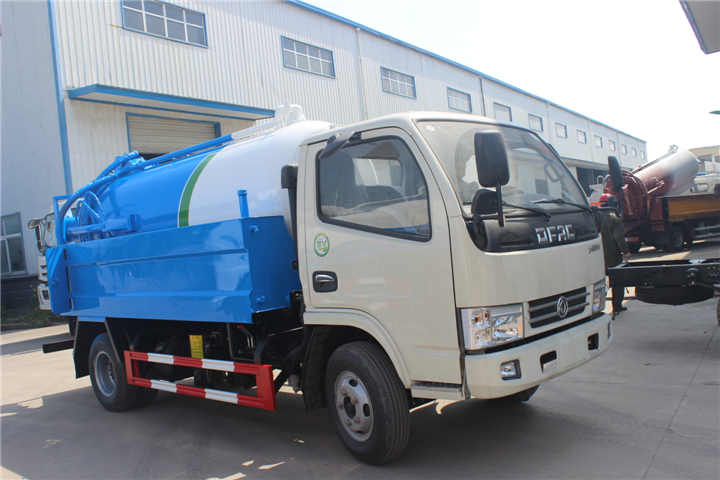 東風(fēng)小多利卡吸污車
