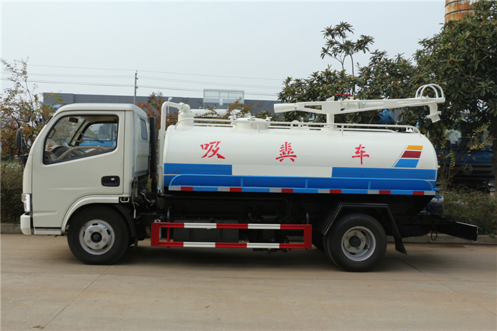 東風(fēng)小卡國五4.5方吸糞車