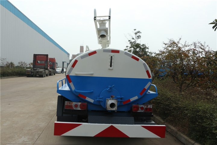 東風(fēng)小卡國五4.5方吸糞車