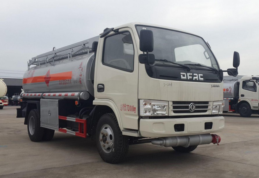 國五東風(fēng)5噸小型加油車