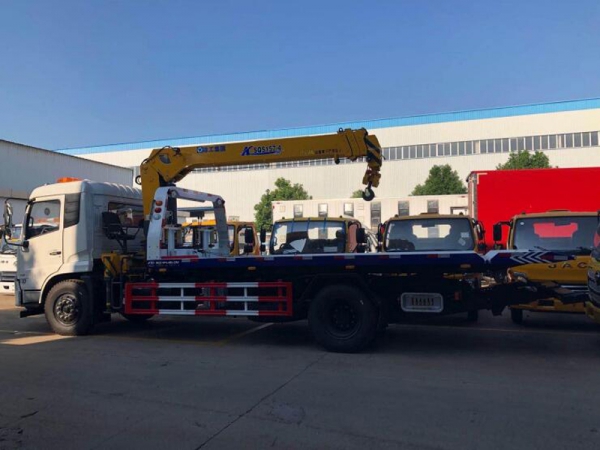 東風(fēng)天錦平板帶吊清障車(chē)