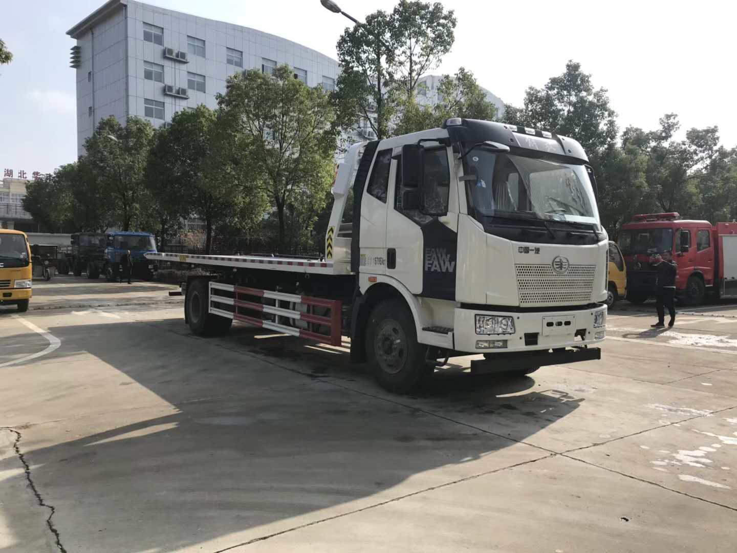 解放J6重型清障車(chē)(5800軸距)