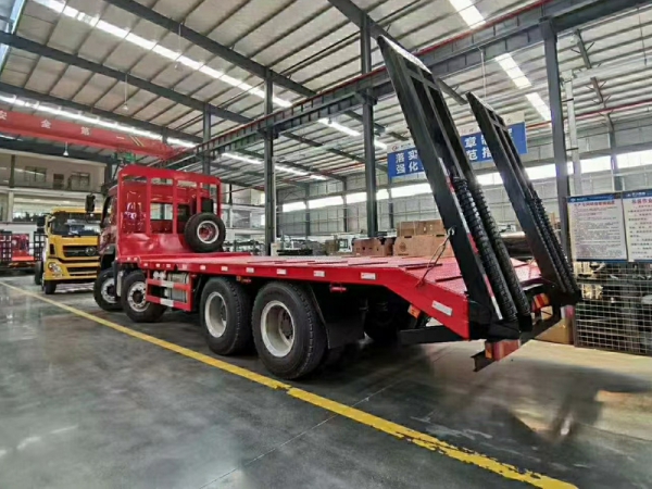 【國(guó)五】歐曼前四后八挖機(jī)平板車