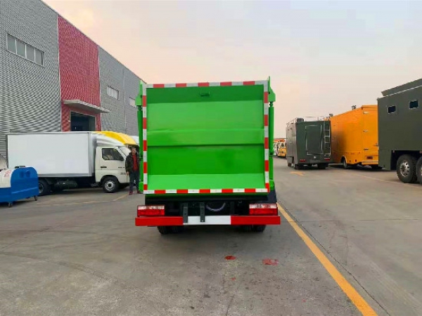 東風(fēng)小多利卡國(guó)六7方側(cè)裝垃圾車(chē)