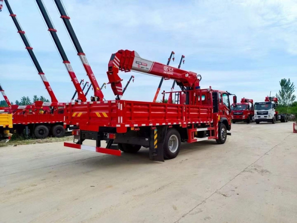 重汽王牌5噸隨車(chē)吊