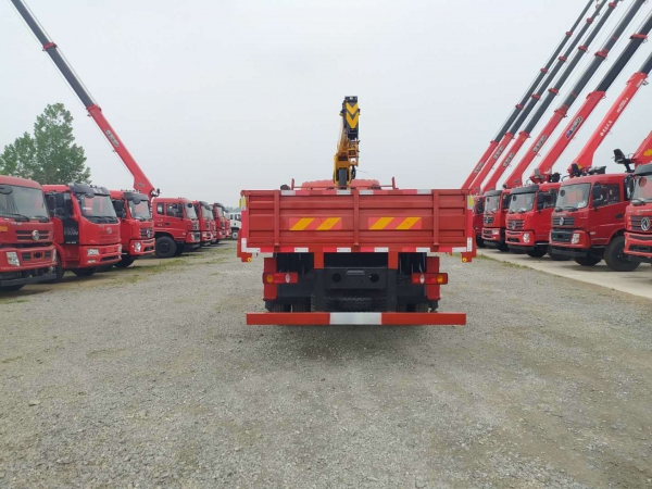 東風(fēng)D912單橋6.3噸隨車吊