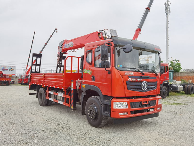 世技卡特8噸隨車吊