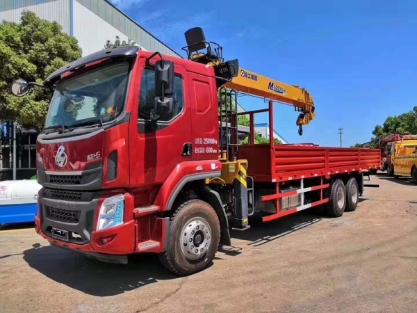 國六柳汽乘龍12噸隨車吊