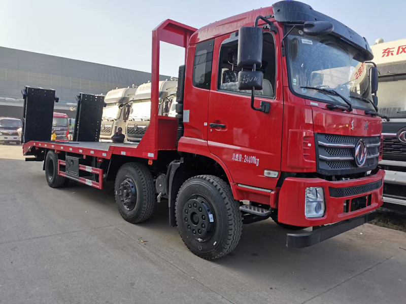 東風專底小三軸挖機平板車