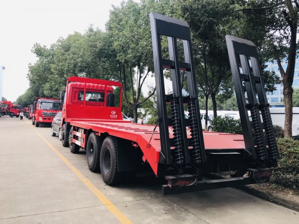 東風(fēng)D17前四后八平板拖車(chē)