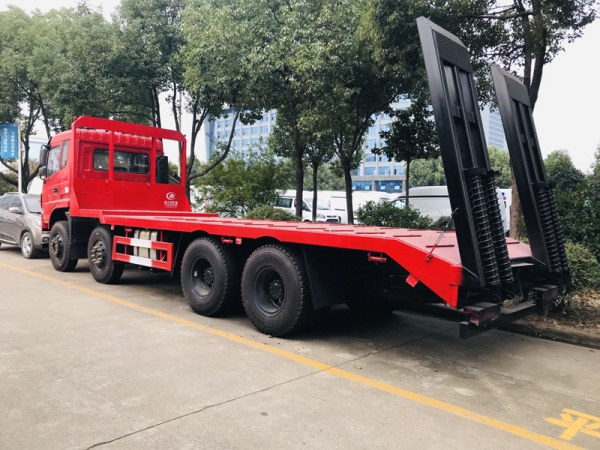 東風(fēng)D17前四后八平板拖車(chē)
