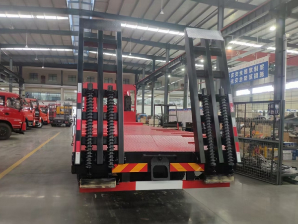 東風(fēng)D17前四后八平板拖車(chē)