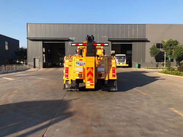 國六重汽豪瀚13噸拖吊聯(lián)體清障車