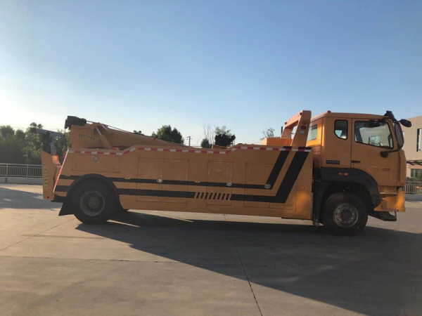 國六重汽豪瀚13噸拖吊聯(lián)體清障車