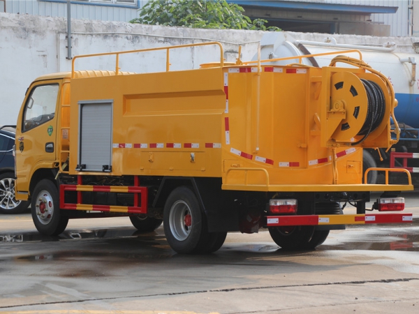 東風(fēng)小多利卡5方高壓清洗車