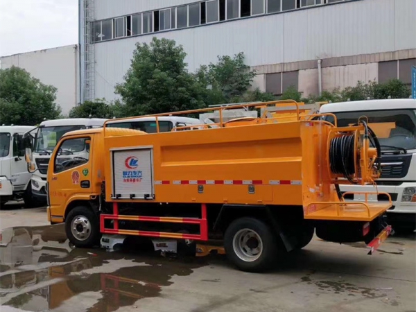 東風(fēng)小多利卡5方高壓清洗車