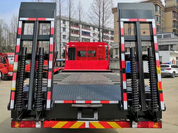國(guó)六柳汽乘龍前四后八平板運(yùn)輸車,挖機(jī)拖車