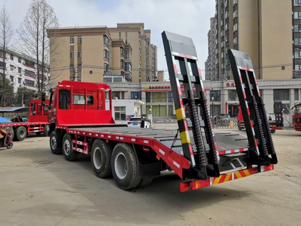 國(guó)六柳汽乘龍前四后八平板運(yùn)輸車,挖機(jī)拖車