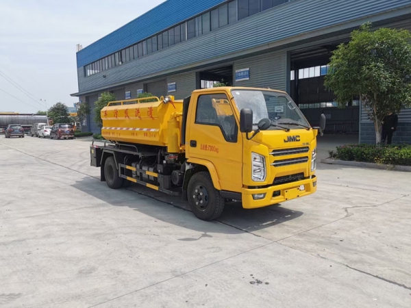 江鈴順達(dá)5方清洗吸污車，地下室專用
