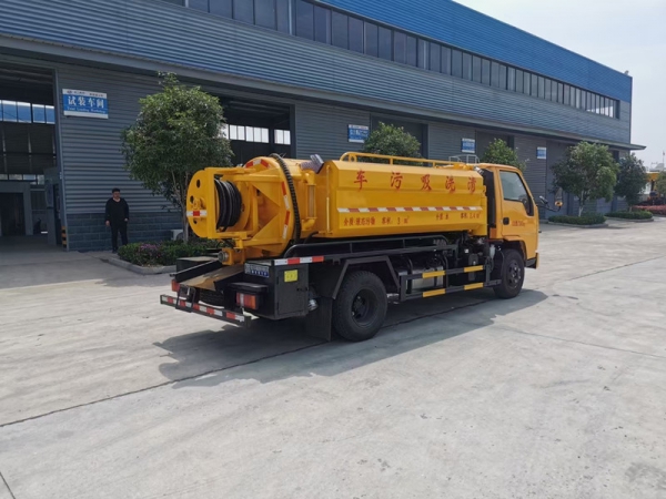 江鈴順達(dá)5方清洗吸污車，地下室專用