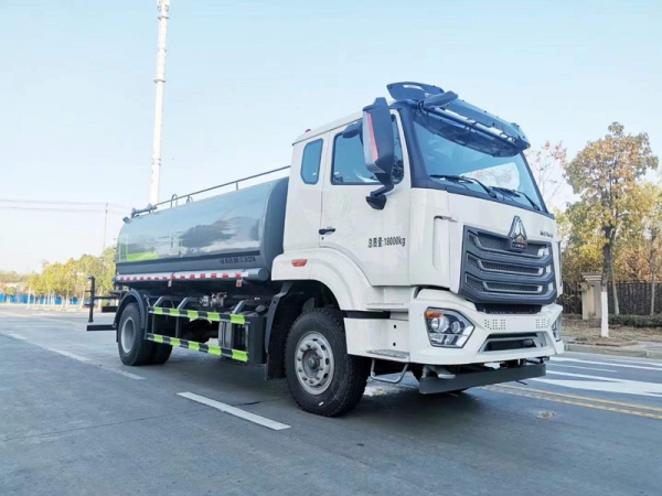 重汽豪沃14方灑水車