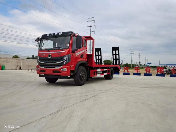 東風(fēng)華神T3平板拖車板長4.7米