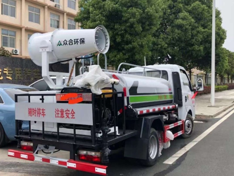 東風(fēng)途逸藍(lán)牌灑水車