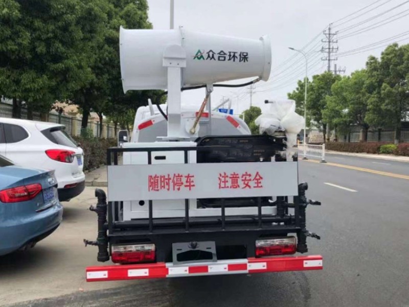 東風(fēng)途逸藍(lán)牌灑水車