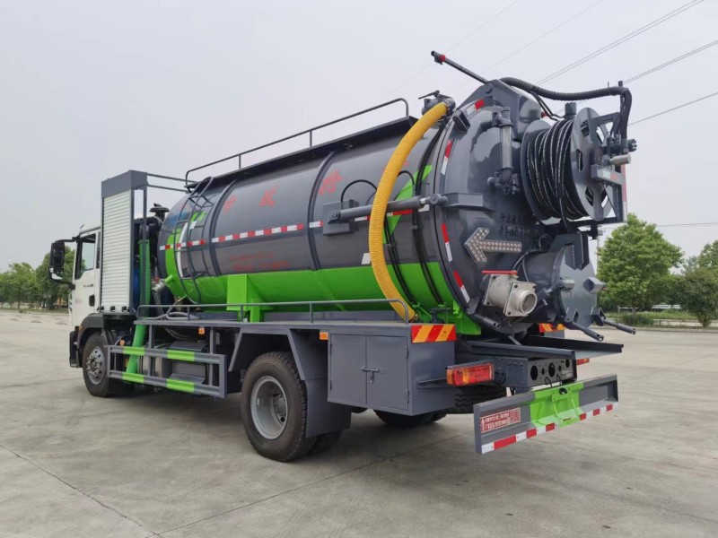 重汽豪沃15方清洗吸污車(chē)