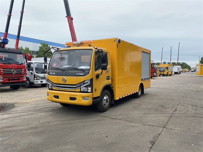 多利卡2000-3000方救險(xiǎn)車